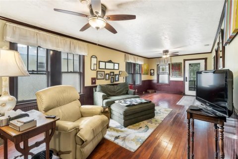 House in Largo, Florida 2 bedrooms, 114.46 sq.m. № 1915639 - photo 12