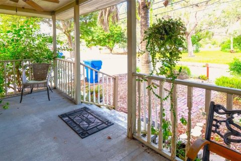 House in Largo, Florida 2 bedrooms, 114.46 sq.m. № 1915639 - photo 5