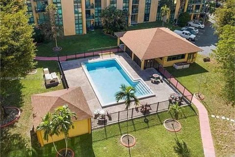Copropriété à louer à Miami, Floride: 2 chambres, 83.43 m2 № 1941259 - photo 1