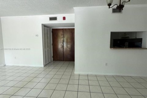 Copropriété à louer à Miami, Floride: 2 chambres, 83.43 m2 № 1941259 - photo 12