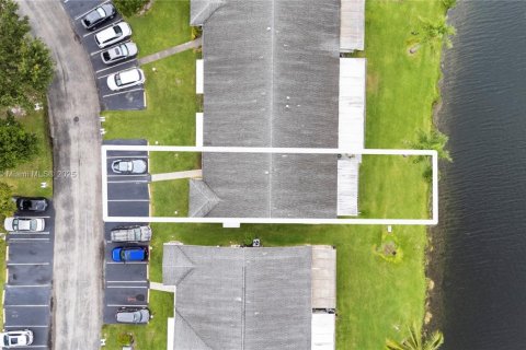 Villa ou maison à louer à Plantation, Floride: 2 chambres, 103.49 m2 № 1947443 - photo 25