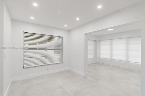 Villa ou maison à louer à Plantation, Floride: 2 chambres, 103.49 m2 № 1947443 - photo 8