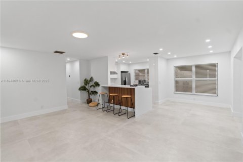 Villa ou maison à louer à Plantation, Floride: 2 chambres, 103.49 m2 № 1947443 - photo 5