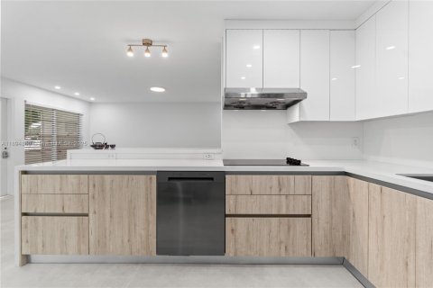 Villa ou maison à louer à Plantation, Floride: 2 chambres, 103.49 m2 № 1947443 - photo 11