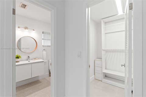 Villa ou maison à louer à Plantation, Floride: 2 chambres, 103.49 m2 № 1947443 - photo 15