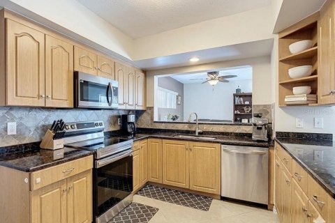 Casa en venta en Tampa, Florida, 4 dormitorios, 208.19 m2 № 2102047 - foto 3