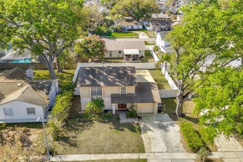 Casa en venta en Tampa, Florida, 4 dormitorios, 208.19 m2 № 2102047 - foto 17