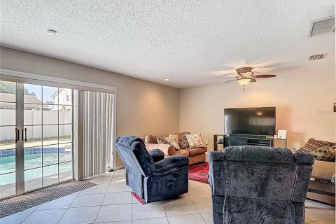 Casa en venta en Tampa, Florida, 4 dormitorios, 208.19 m2 № 2102047 - foto 7