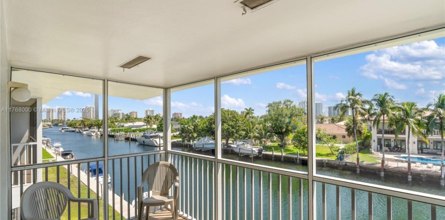 Condominio en Hallandale Beach, Florida, 1 dormitorio № 1737940