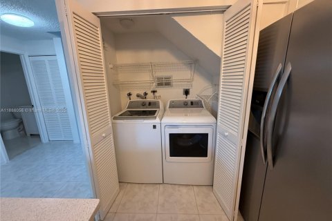 Copropriété à louer à Doral, Floride: 3 chambres, 128.21 m2 № 1938654 - photo 6