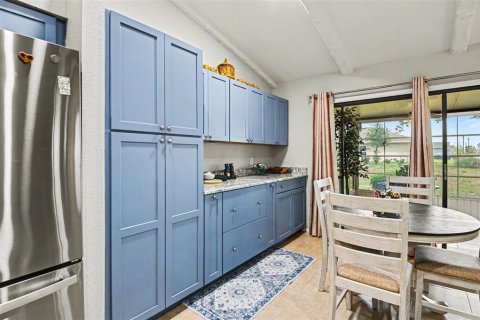 Villa ou maison à vendre à North Port, Floride: 2 chambres, 93.83 m2 № 2101117 - photo 12