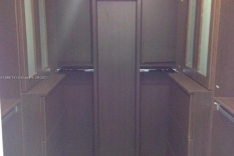 House in Miami, Florida 3 bedrooms, 133.31 sq.m. № 1953574 - photo 4