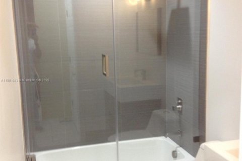 House in Miami, Florida 3 bedrooms, 133.31 sq.m. № 1953574 - photo 3