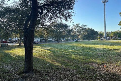Commercial property in Miami Lakes, Florida № 2082065 - photo 8