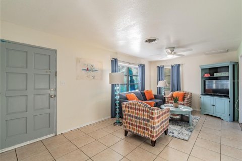 House in Gulfport, Florida 3 bedrooms, 103.31 sq.m. № 1894364 - photo 9