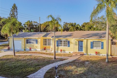 House in Gulfport, Florida 3 bedrooms, 103.31 sq.m. № 1894364 - photo 1