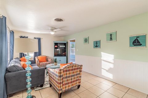House in Gulfport, Florida 3 bedrooms, 103.31 sq.m. № 1894364 - photo 8