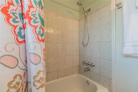 House in Gulfport, Florida 3 bedrooms, 103.31 sq.m. № 1894364 - photo 6