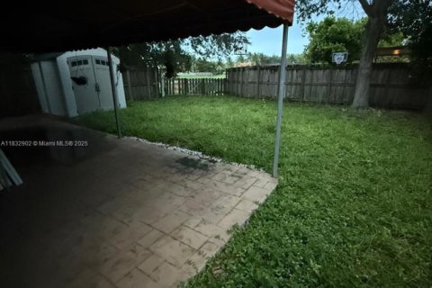 House in Homestead, Florida 3 bedrooms, 111.48 sq.m. № 1814605 - photo 10