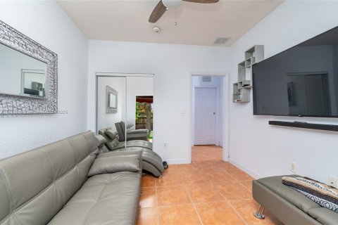 House in Homestead, Florida 3 bedrooms, 111.48 sq.m. № 1814605 - photo 24