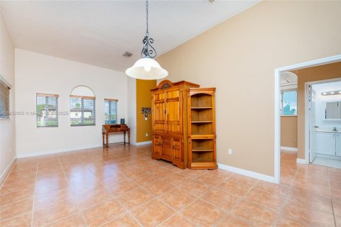 House in Homestead, Florida 3 bedrooms, 111.48 sq.m. № 1814605 - photo 15