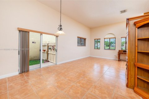 House in Homestead, Florida 3 bedrooms, 111.48 sq.m. № 1814605 - photo 17