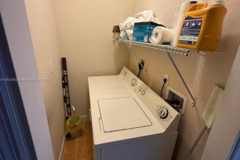 House in Homestead, Florida 3 bedrooms, 111.48 sq.m. № 1814605 - photo 9