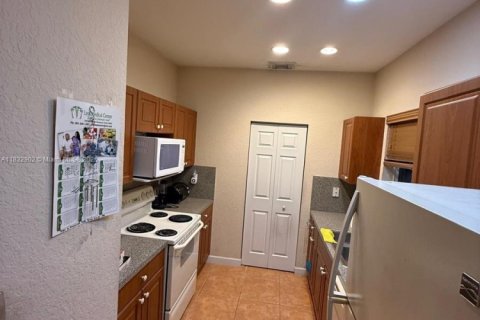 House in Homestead, Florida 3 bedrooms, 111.48 sq.m. № 1814605 - photo 5