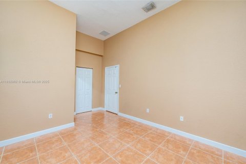 House in Homestead, Florida 3 bedrooms, 111.48 sq.m. № 1814605 - photo 27