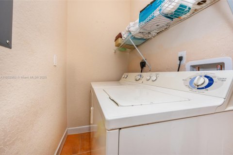 House in Homestead, Florida 3 bedrooms, 111.48 sq.m. № 1814605 - photo 25
