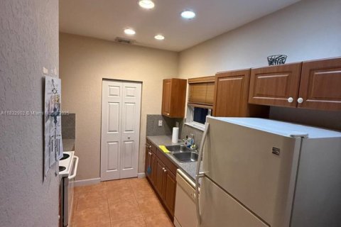 House in Homestead, Florida 3 bedrooms, 111.48 sq.m. № 1814605 - photo 4