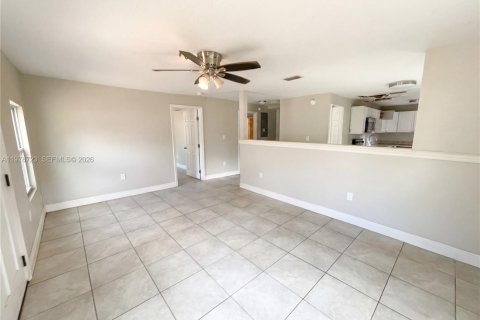 House in Mount Dora, Florida 3 bedrooms № 2044498 - photo 3