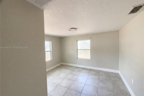 House in Mount Dora, Florida 3 bedrooms № 2044498 - photo 13