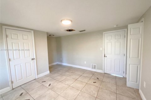 House in Mount Dora, Florida 3 bedrooms № 2044498 - photo 15