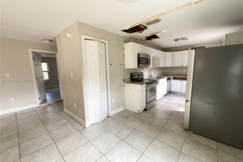 House in Mount Dora, Florida 3 bedrooms № 2044498 - photo 17