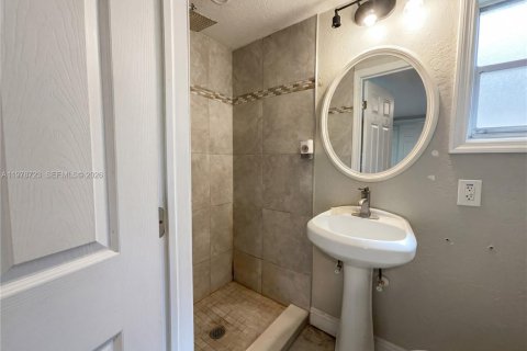 House in Mount Dora, Florida 3 bedrooms № 2044498 - photo 16