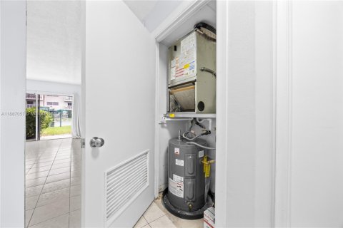 Condo in Plantation, Florida, 1 bedroom  № 1933720 - photo 9