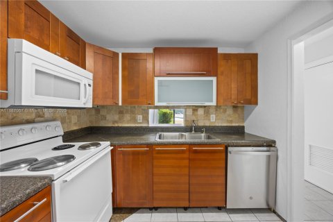 Condo in Plantation, Florida, 1 bedroom  № 1933720 - photo 8