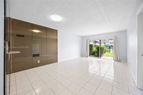 Condo in Plantation, Florida, 1 bedroom  № 1933720 - photo 4