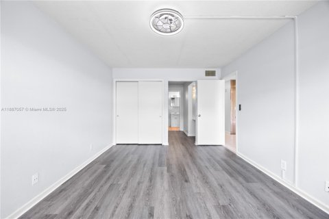 Condo in Plantation, Florida, 1 bedroom  № 1933720 - photo 13