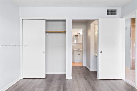 Condo in Plantation, Florida, 1 bedroom  № 1933720 - photo 14