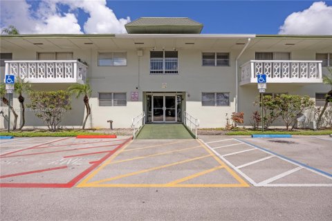 Condo in Plantation, Florida, 1 bedroom  № 1933720 - photo 2
