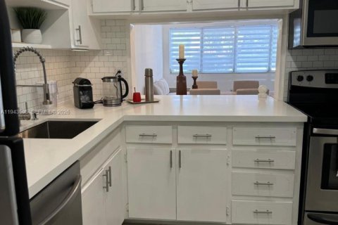 Copropriété à vendre à Hallandale Beach, Floride: 1 chambre, 71.53 m2 № 2000525 - photo 4