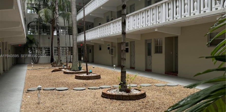 Condo à Hallandale Beach, Floride, 1 chambre  № 2000525