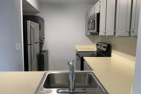 Condo in Miami, Florida, 2 bedrooms  № 2384872 - photo 4