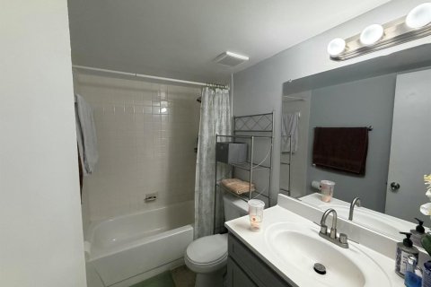 Condo in Miami, Florida, 2 bedrooms  № 2384872 - photo 12