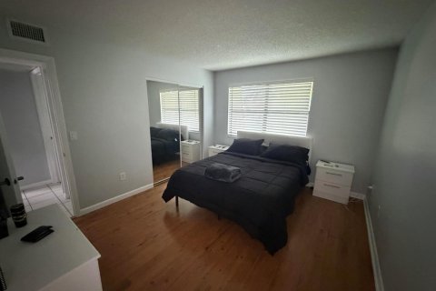 Condo in Miami, Florida, 2 bedrooms  № 2384872 - photo 9