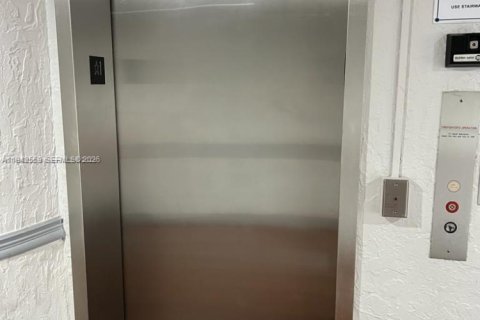 Copropriété à vendre à Miami, Floride: 52.03 m2 № 2059750 - photo 12