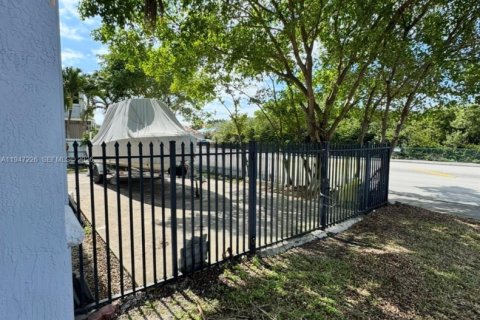 Villa ou maison à vendre à Miami, Floride: 5 chambres, 289.3 m2 № 2004933 - photo 3