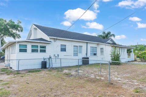 Commercial property in Lake Wales, Florida 5 bedrooms, 340.86 sq.m. № 1306818 - photo 2